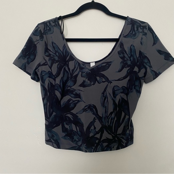 lululemon Women's Yoga Align T-Shirt - Nulu Fabric size 8 - Picture 9 of 11